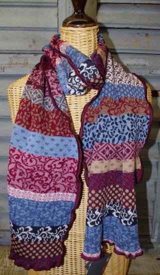 Preview: Invero Schal Stella Chateau, Merinowolle , um den Hals gewickelt